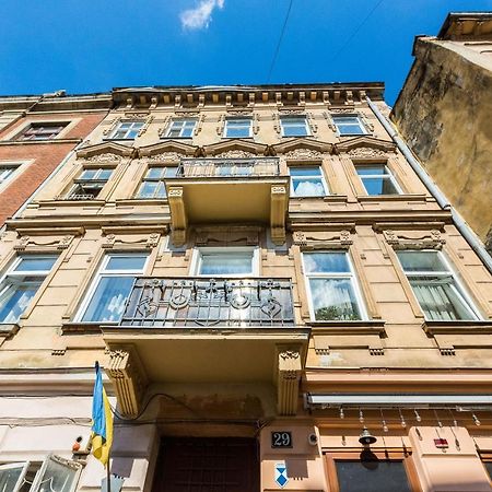 Квартира Подобово На Площі Ринок 39 Leópolis Exterior foto