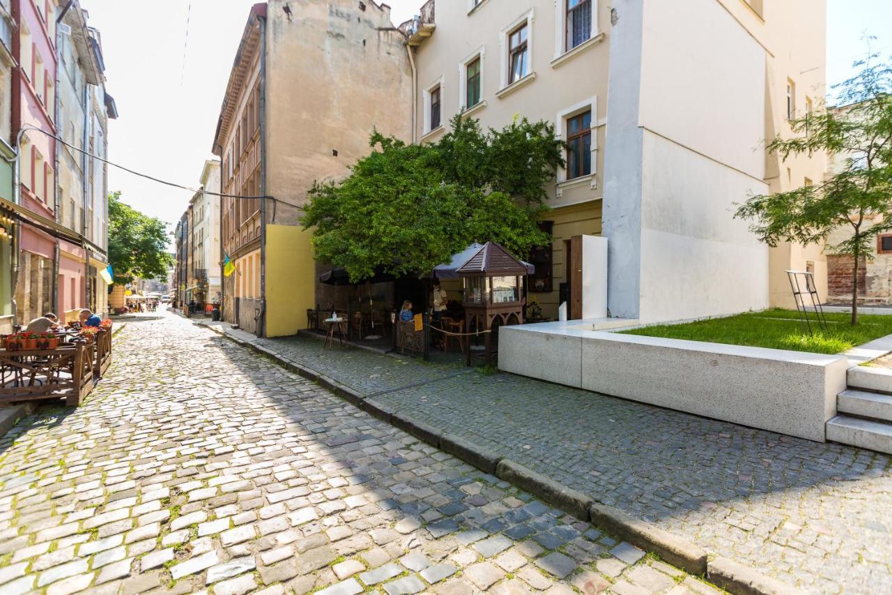 Квартира Подобово На Площі Ринок 39 Leópolis Exterior foto