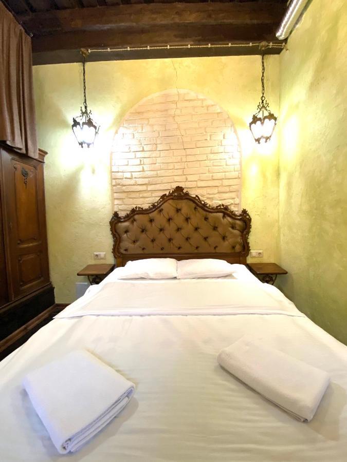 Квартира Подобово На Площі Ринок 39 Leópolis Exterior foto