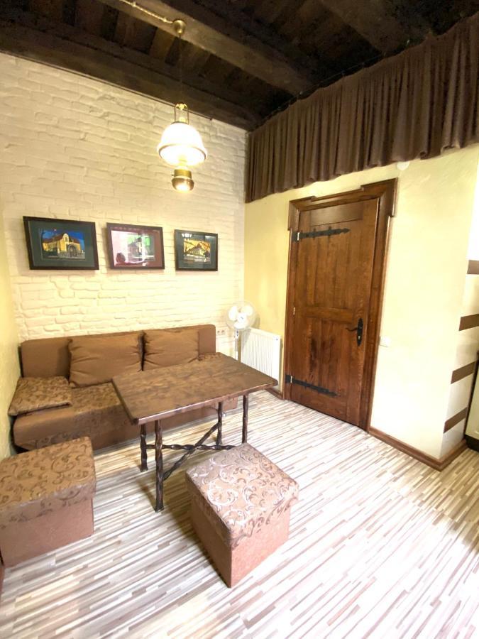 Квартира Подобово На Площі Ринок 39 Leópolis Exterior foto