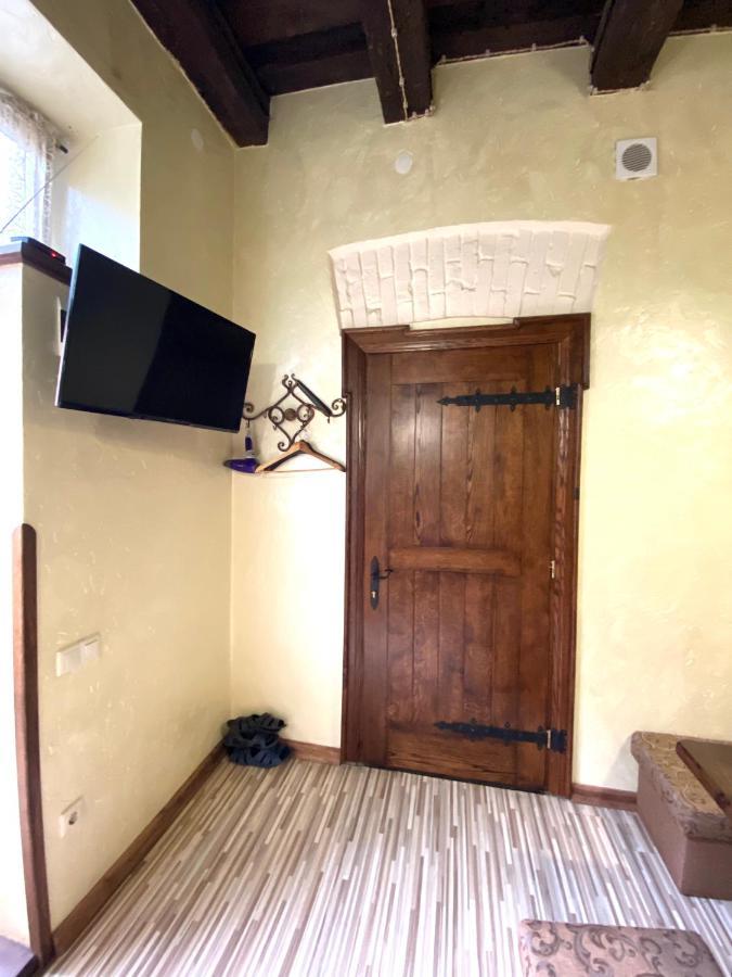 Квартира Подобово На Площі Ринок 39 Leópolis Exterior foto