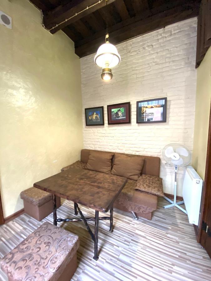 Квартира Подобово На Площі Ринок 39 Leópolis Exterior foto