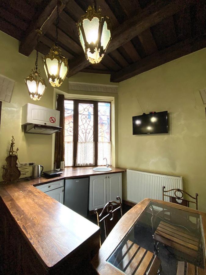 Квартира Подобово На Площі Ринок 39 Leópolis Exterior foto